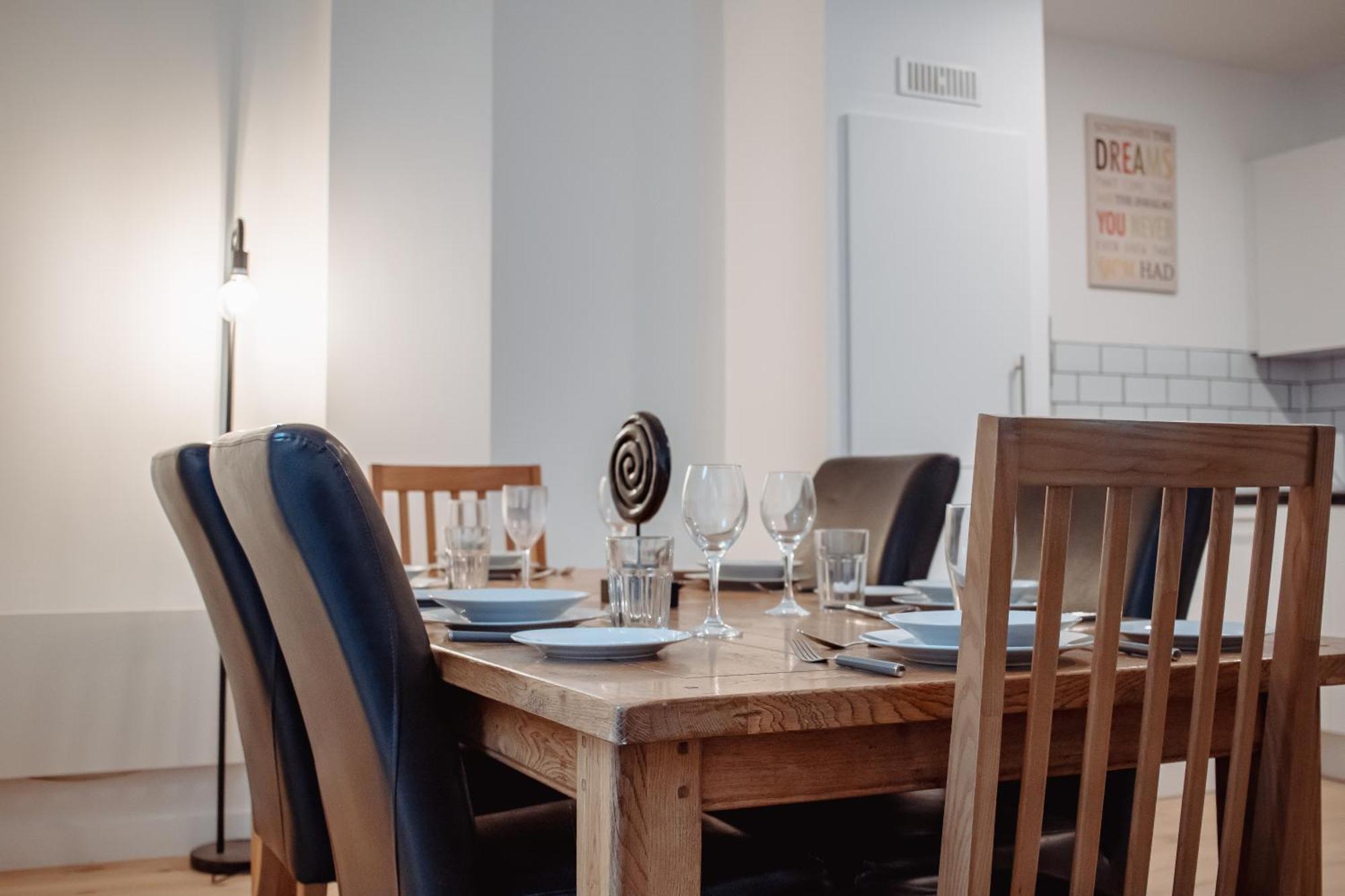 Central & Spacious, Sleeps 8, Perfect For Groups Leeds  Exterior photo